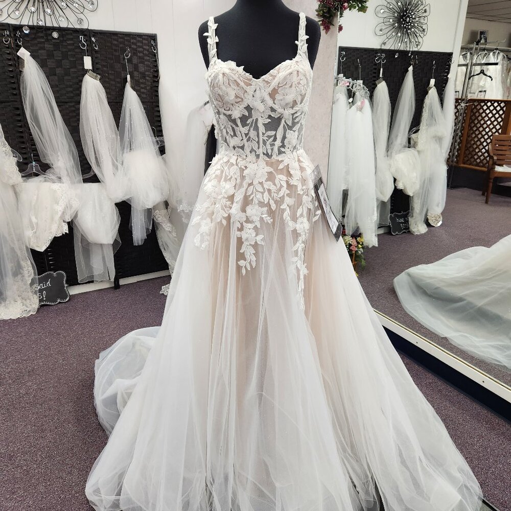 Private Label Myrtle Size 8 Ivory/Nude Lace/Tulle Bridal Gown/Wedding Dress